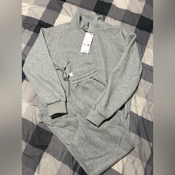 ALO Yoga Tops - ALO Yoga Men's Heather Gray Quarter-Zip Sweater